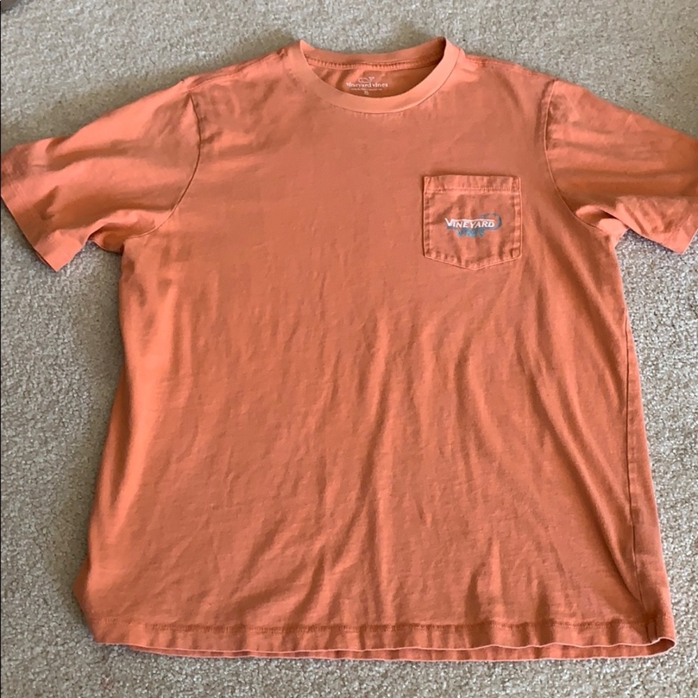 Vineyard vines t shirt